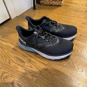 Hoka Arahi Shoes